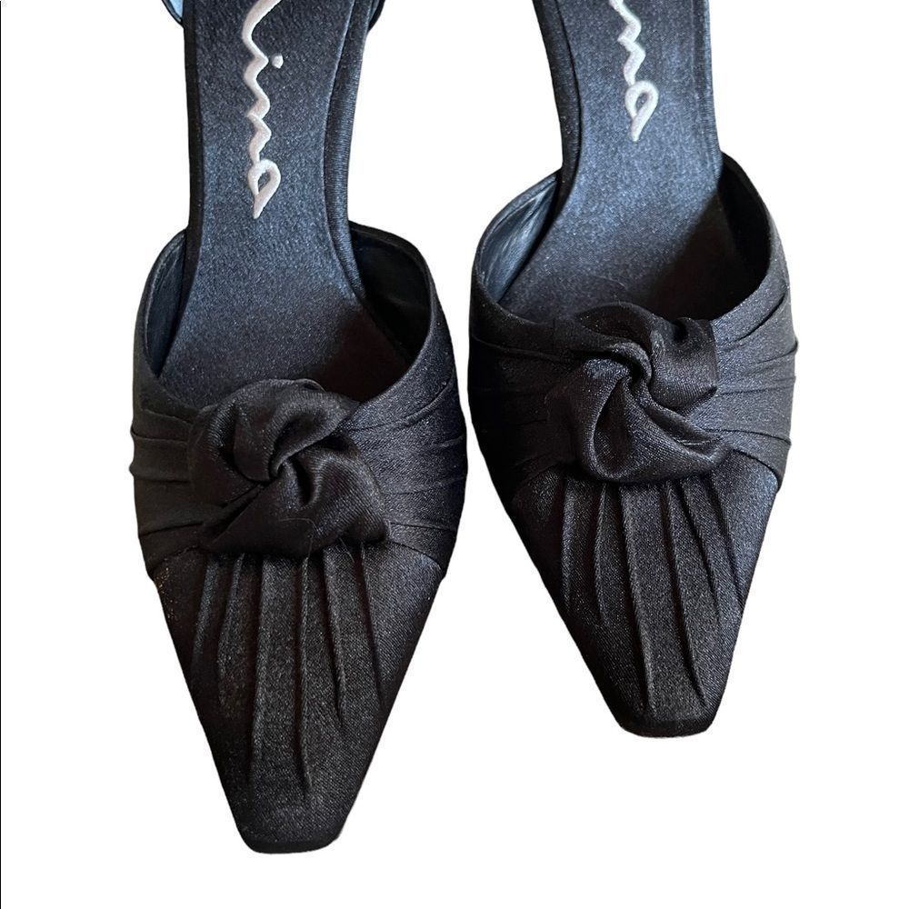 Nina Beautiful Satin Heels  Pleated sq pointed toe w/ Knot  and 3.5” heels Sz 9M